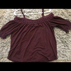 Mid sleeve burgundy shirt